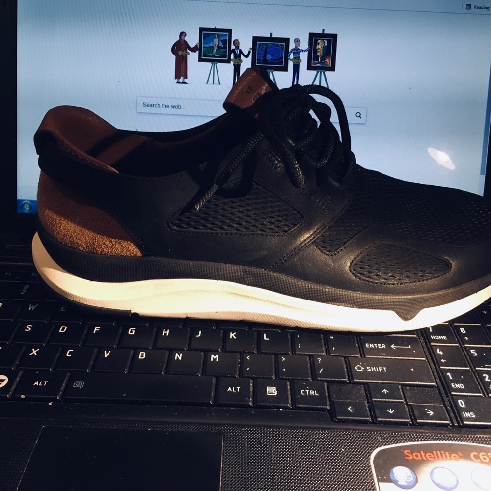 Selling a brand new pair of leather and suede Privo’s